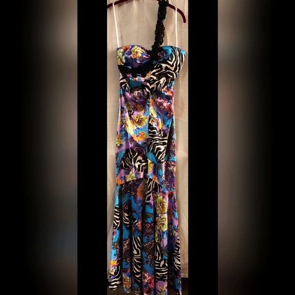 XSCAPE-Beautifful Dress- Multi designed and colors. - Picture 3 of 9